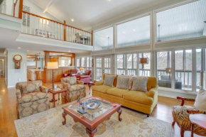 Screened-In Porch with Views Hot Springs Getaway!